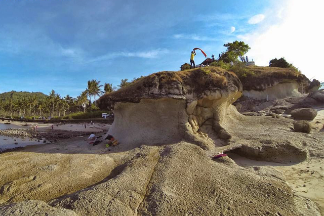 pantai goa landak