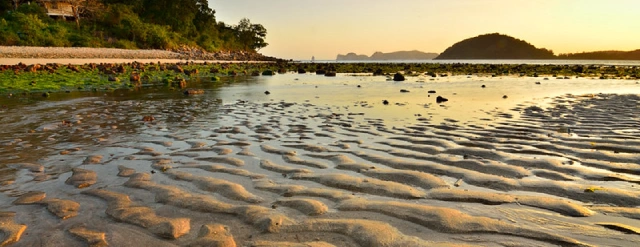 Keindahan Pantai Bumbang Lombok